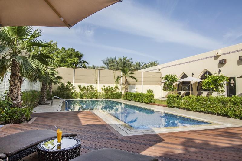 Metropolitan Al Mafraq Hotel - Havuz
