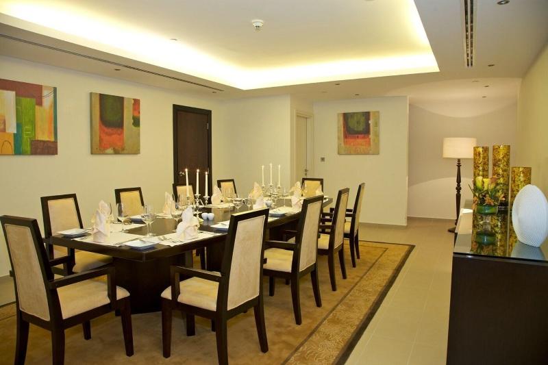 Metropolitan Al Mafraq Hotel - Restoran