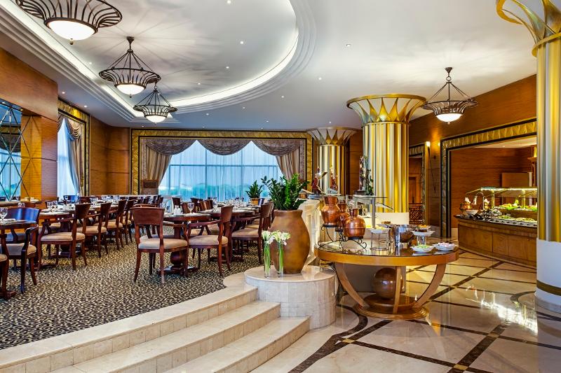 Corniche Hotel Abu Dhabi - Restoran