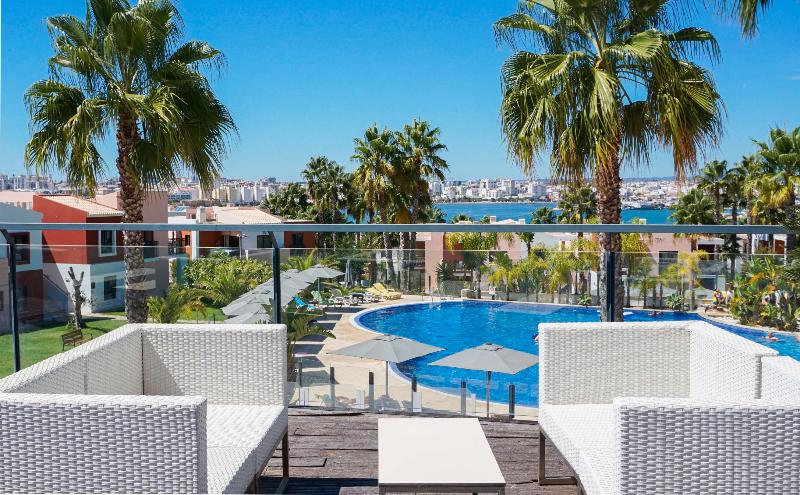 Vitors Village - Genel