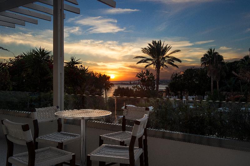 Grecian Sands - Bar