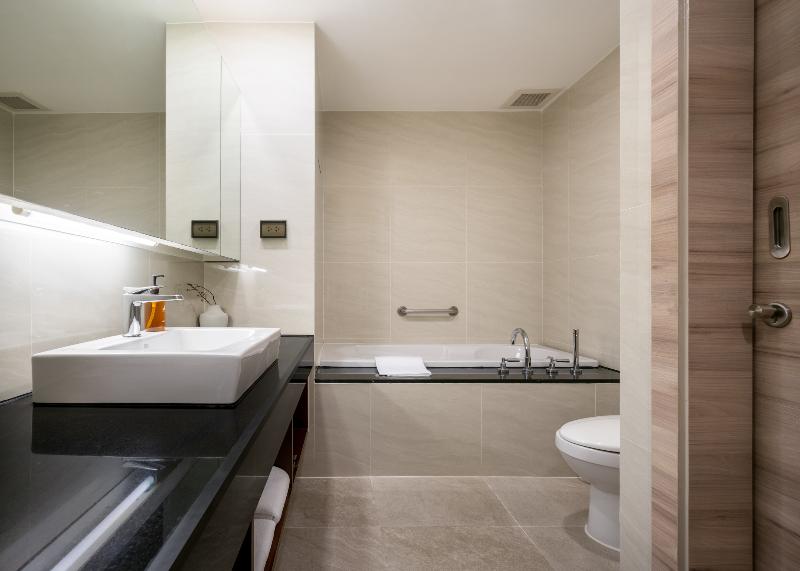 Adelphi Suites Bangkok - Oda