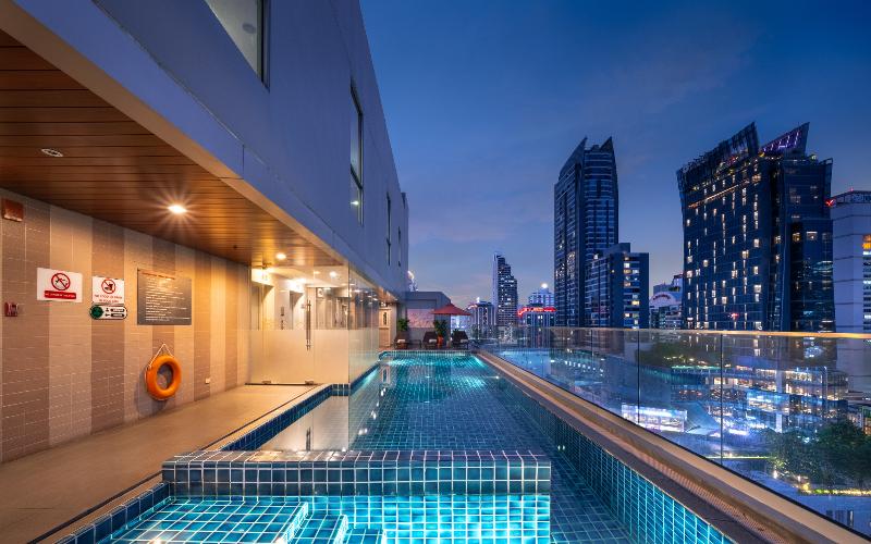 Adelphi Suites Bangkok - Havuz