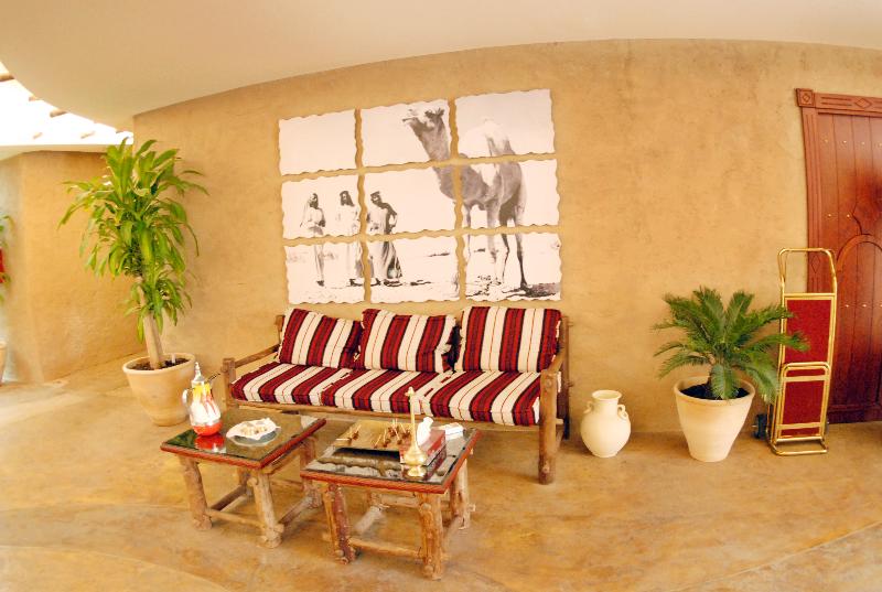 Al Liwan Suites - Lobi