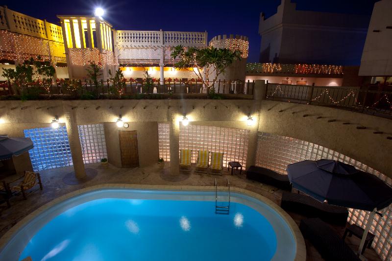 Al Liwan Suites - Havuz
