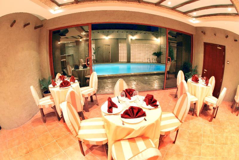 Al Liwan Suites - Restoran