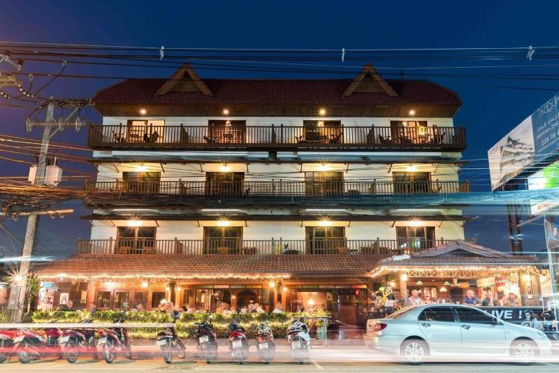 Jomtien Boathouse - Genel