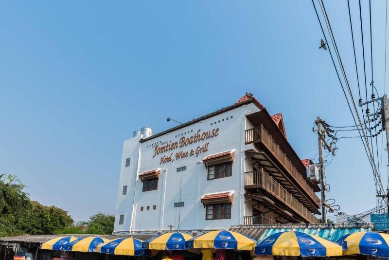 Jomtien Boathouse - Genel