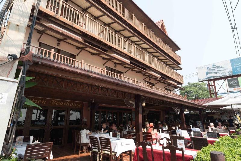 Jomtien Boathouse - Genel