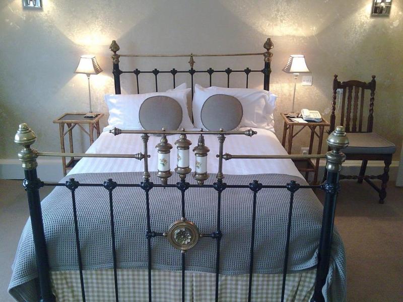 Donington Manor - Genel