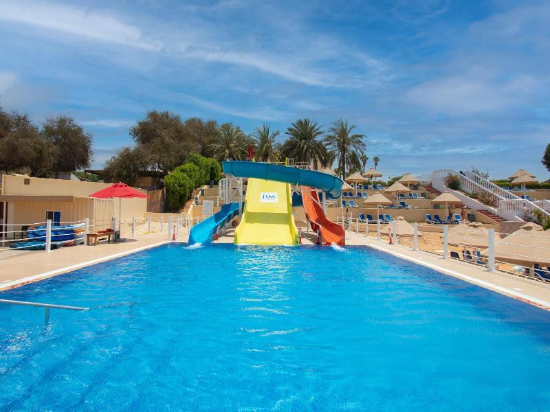 BM Beach Hotel - Havuz