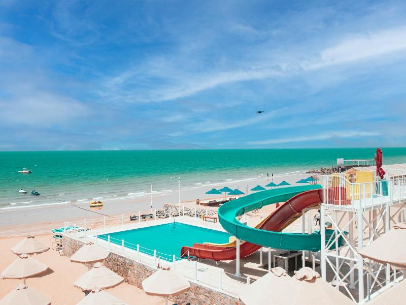BM Beach Hotel - Havuz
