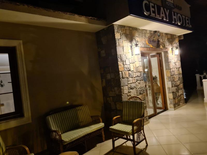 Celay - Lobi
