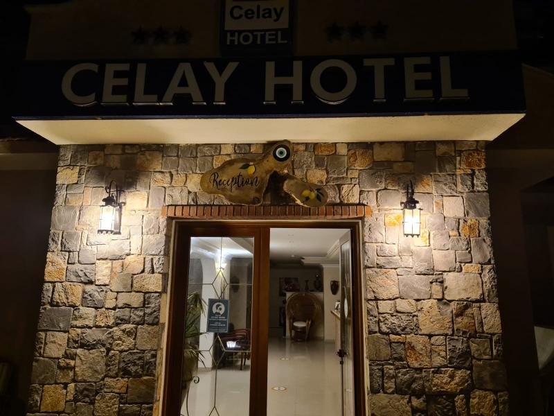 Celay - Lobi