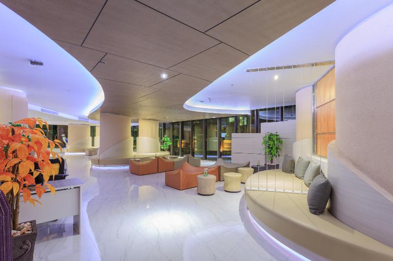 Pattaya Discovery Beach Hotel - Lobi