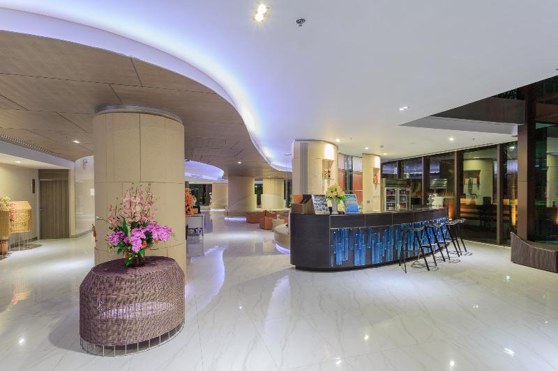 Pattaya Discovery Beach Hotel - Lobi