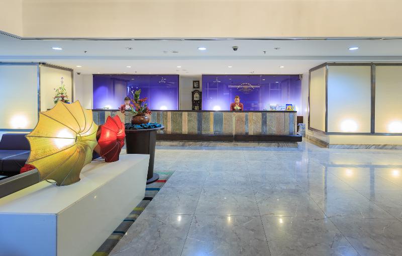 Pattaya Discovery Beach Hotel - Lobi