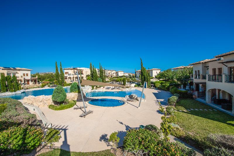 Aphrodite Hills Residences Apartments - Havuz