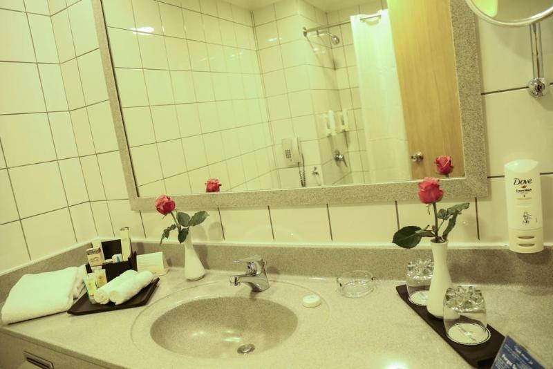 Swiss International Al Hamra Hotel - Oda