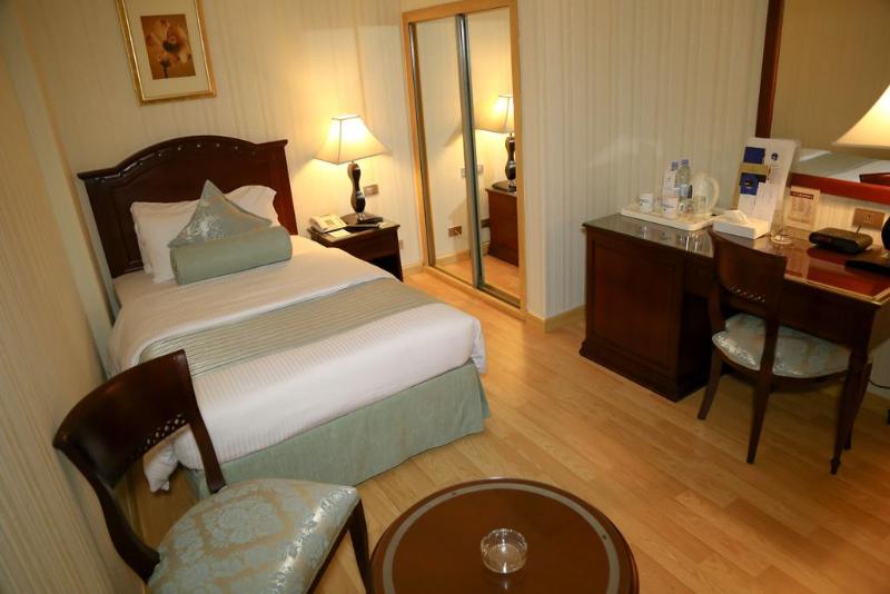 Swiss International Al Hamra Hotel - Oda