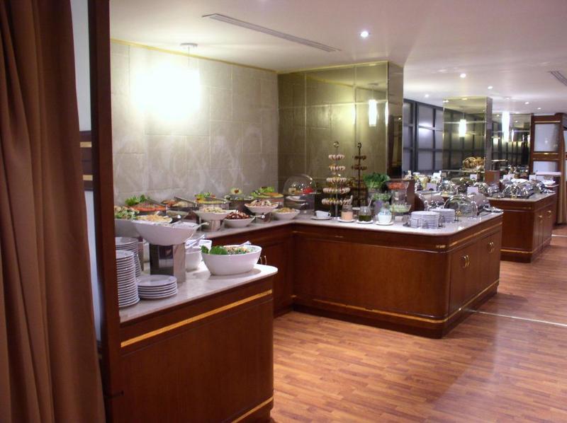 Swiss International Al Hamra Hotel - Restoran