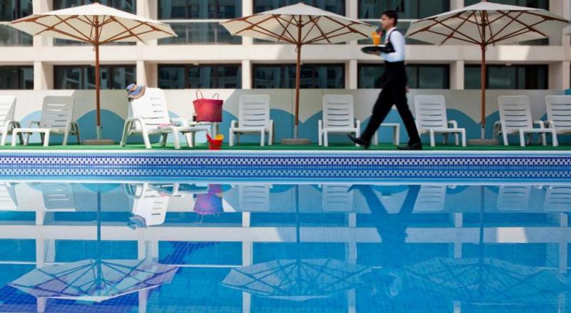 Golden Sands Hotel Apartments - Havuz