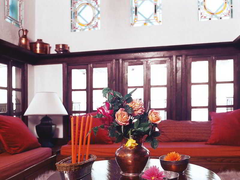 Santikos Mansion - Genel
