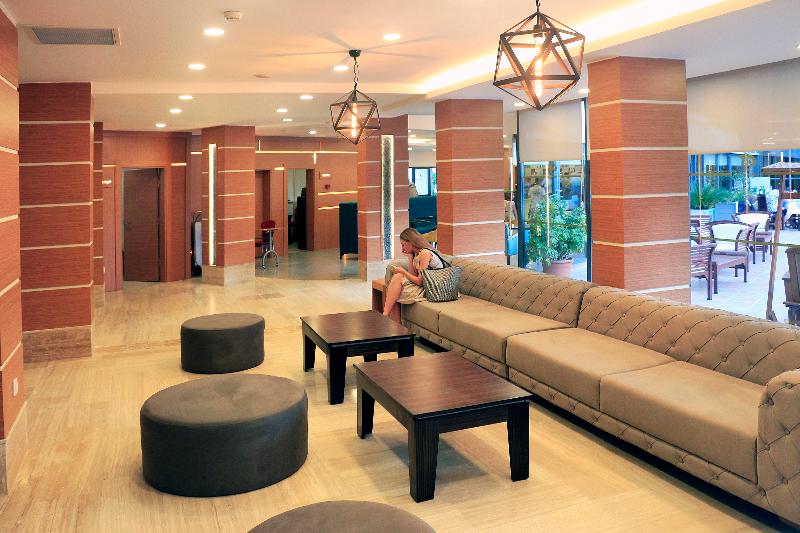 Club Aqua Plaza - Lobi