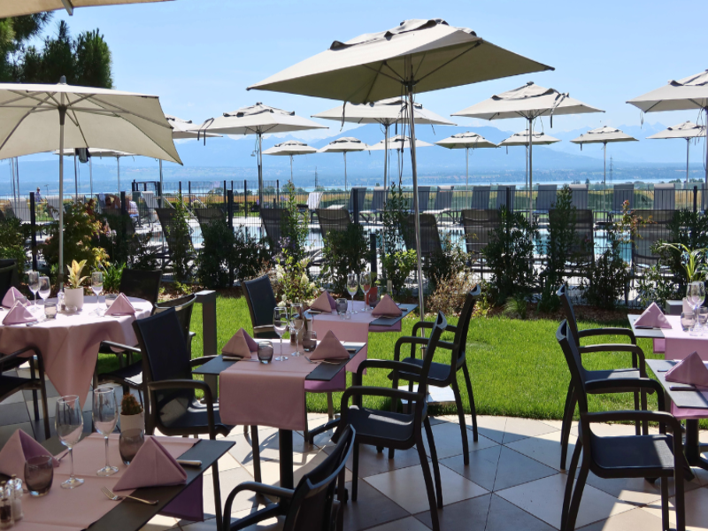 EVERNESS Hotel & Resort - Teras