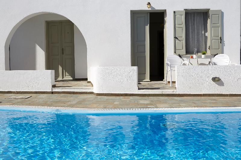 Nissos Thira - Genel
