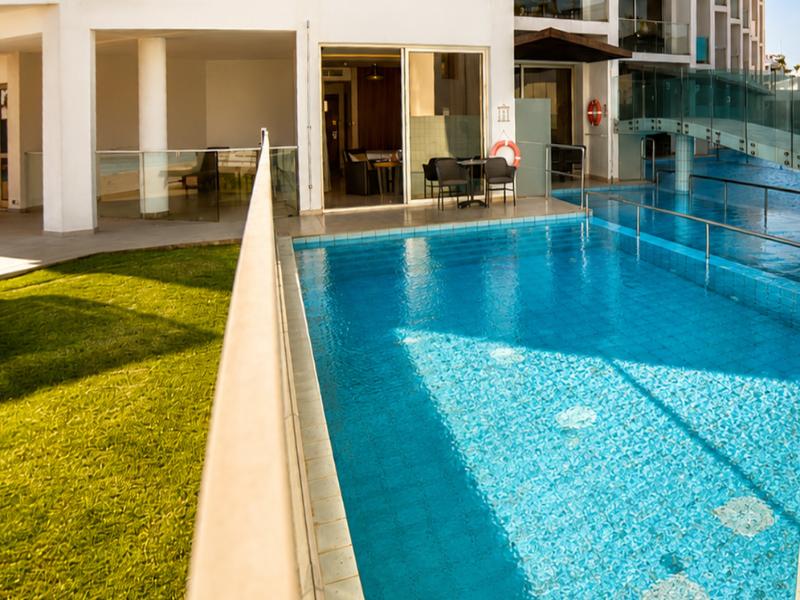 Adams Beach Hotel - Oda