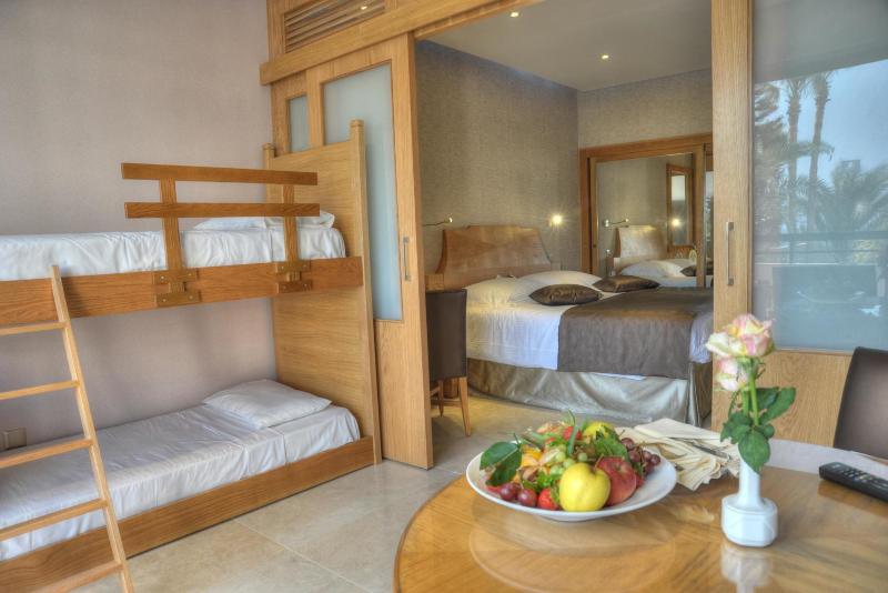 Adams Beach Hotel - Oda