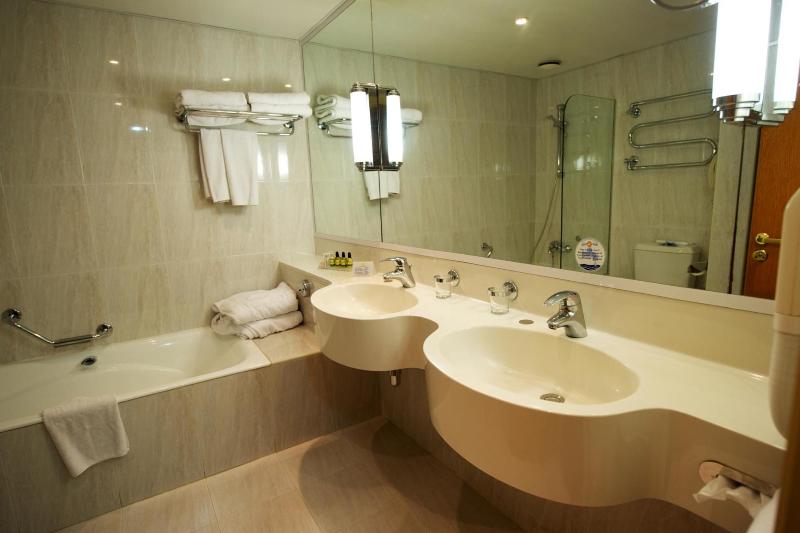 Adams Beach Hotel - Oda