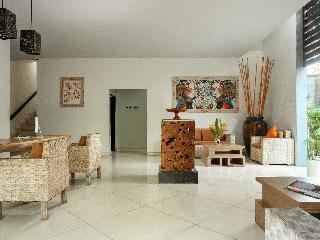 The Seminyak Suite - Private Villa otel fotoğrafı