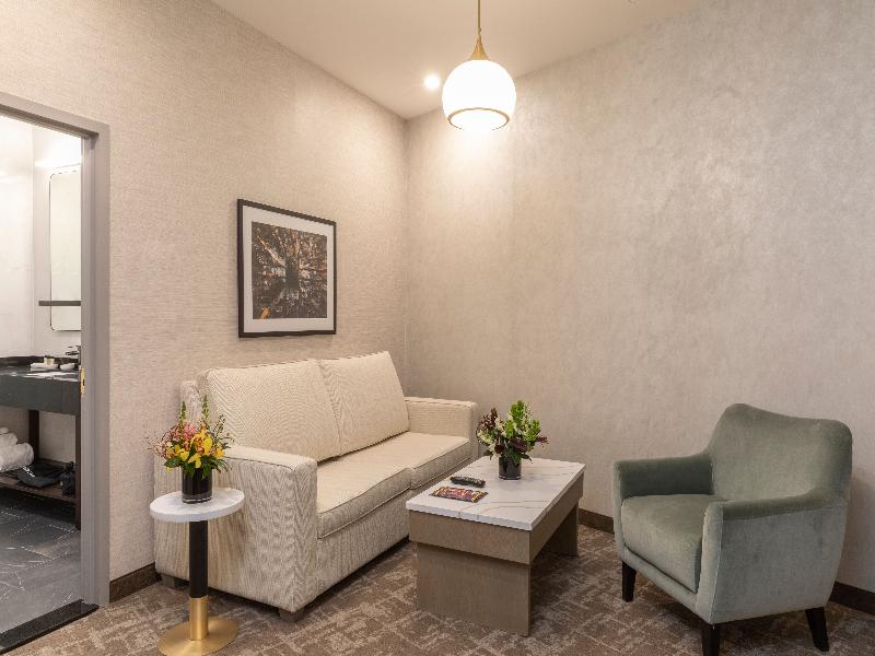 Broadway Plaza Hotel - Oda
