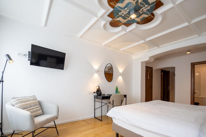 Q! Hotel Maria Theresia - Oda