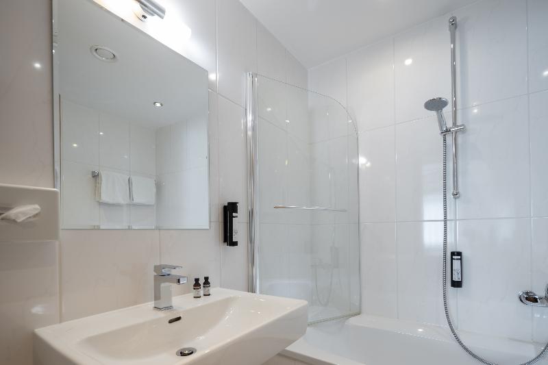 Q! Hotel Maria Theresia - Oda