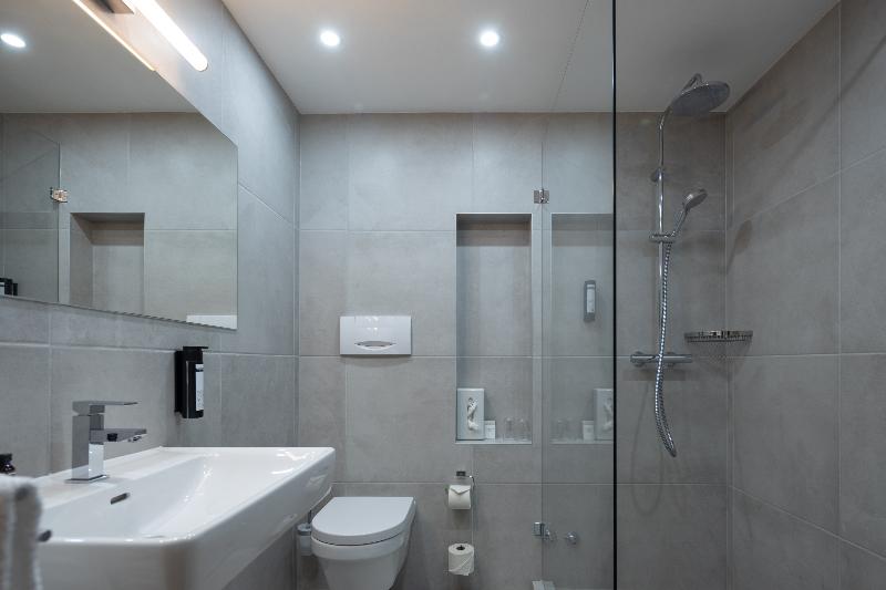 Q! Hotel Maria Theresia - Oda