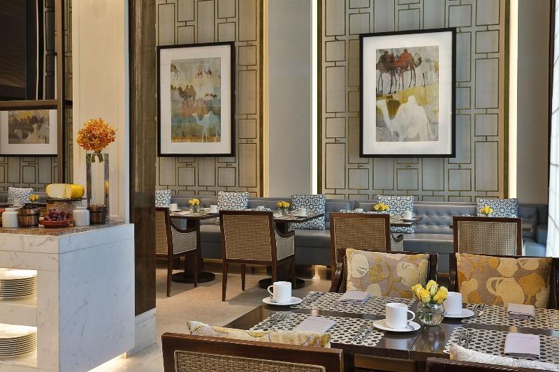 The Ritz-Carlton, Dubai - Restoran