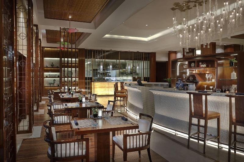 The Ritz-Carlton, Dubai - Restoran