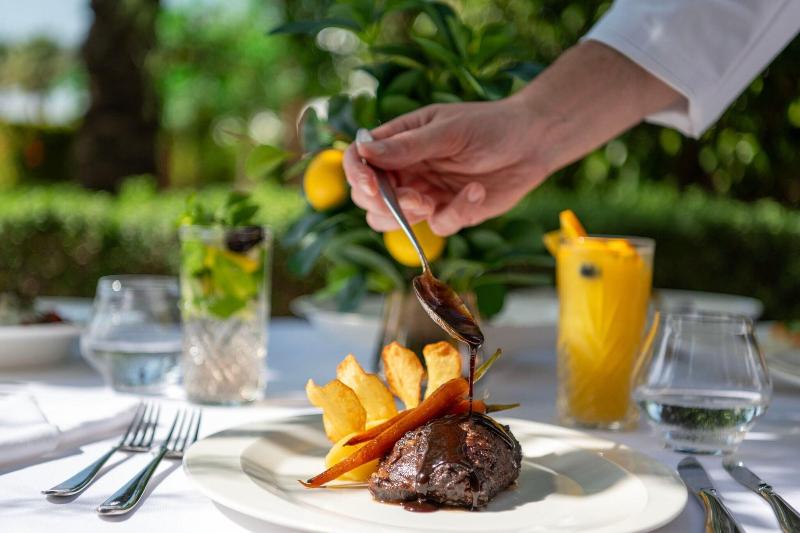 The Ritz-Carlton, Dubai - Restoran