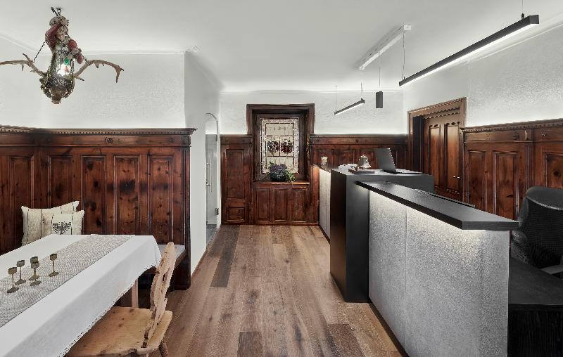 Hotel Schwarzer Adler Innsbruck - Lobi