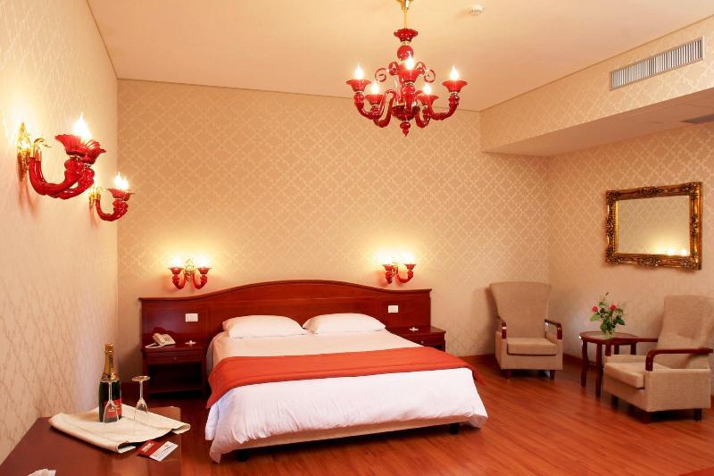 Augusta Lucilla Palace - Genel