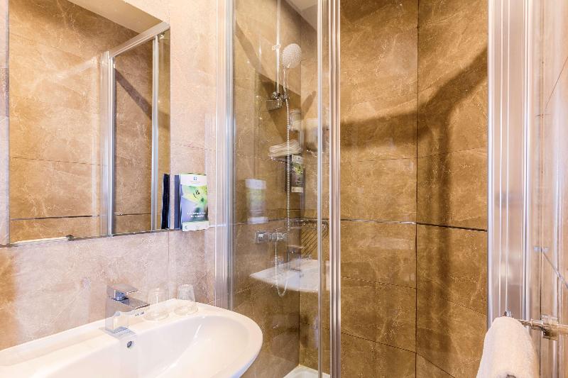 Sure Hotel by Best Western Paris Gare du Nord - Genel