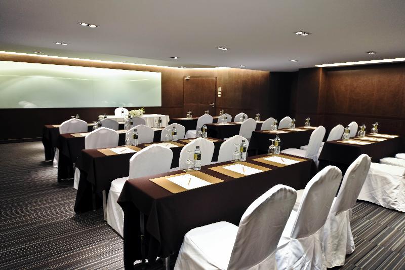 S 15 Sukhumvit - Toplantı