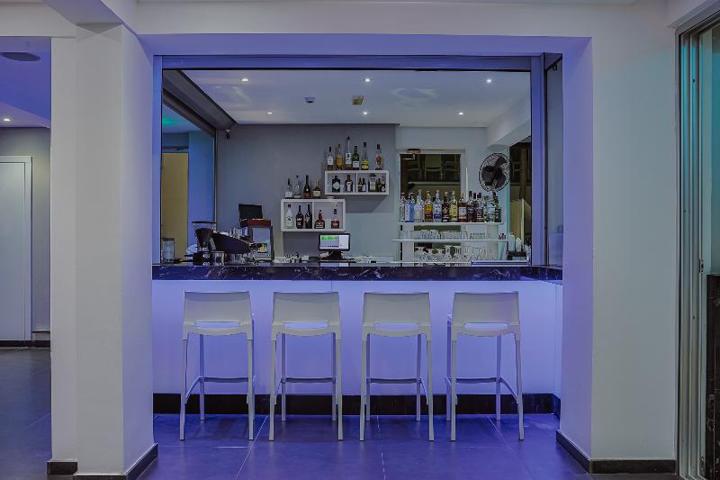 Tasia Maris Oasis - Bar
