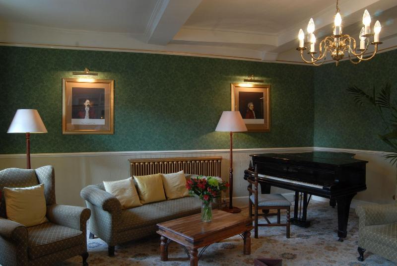 Old Hall - Lobi