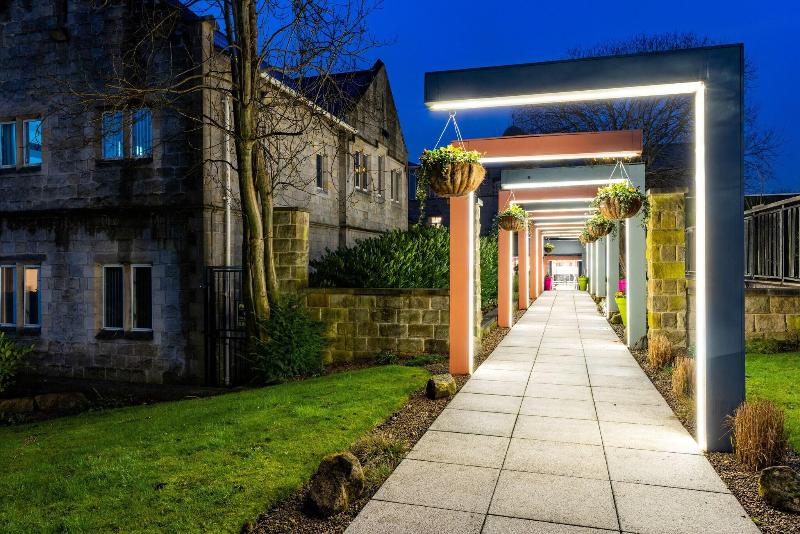 Weetwood Hall - Genel