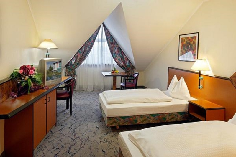 H+ Hotel Stuttgart Herrenberg - Oda