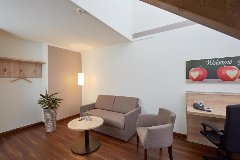 H+ Hotel Stuttgart Herrenberg - Oda
